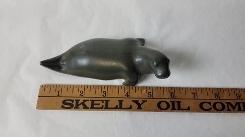Vtg Inuit Green Serpentine Seal Carving Signed Canadian Eskimo Art - Picture 9 of 10