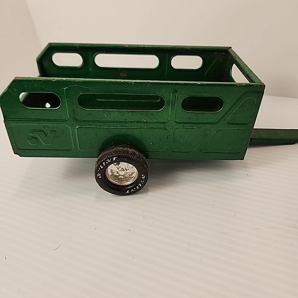 Винтажный зеленый прицеп-вагон Nylint 11 дюймов из прессованной стали для фермы крупного рогатого скота - Изображение 3 из 4