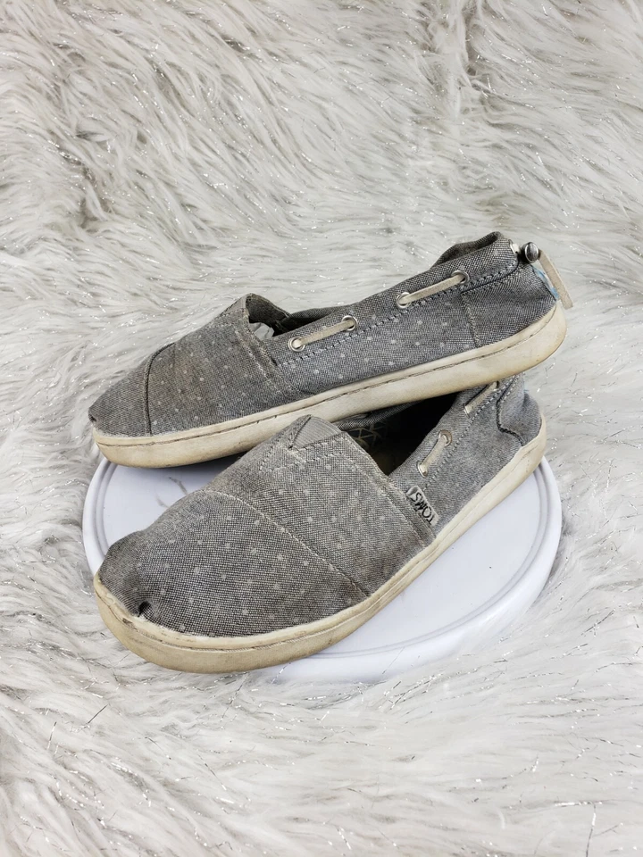 Zapatos informales sin cordones TOMS para jóvenes talla 3 grises blancos lunares Foto 2 de 4