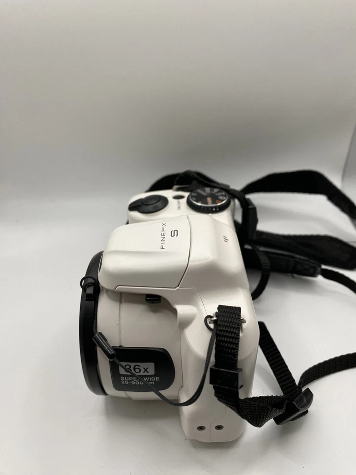 Fujifilm FinePix S8600, photo 3 of 5