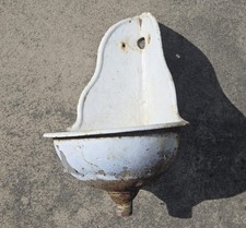 Lavandino angolare in ghisa