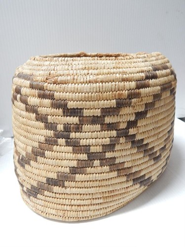 XTRA LARGE ANTIQUE / VINTAGE PAPAGO INDIAN TALL OVAL BASKET - XLNT DISPLAY PIECE