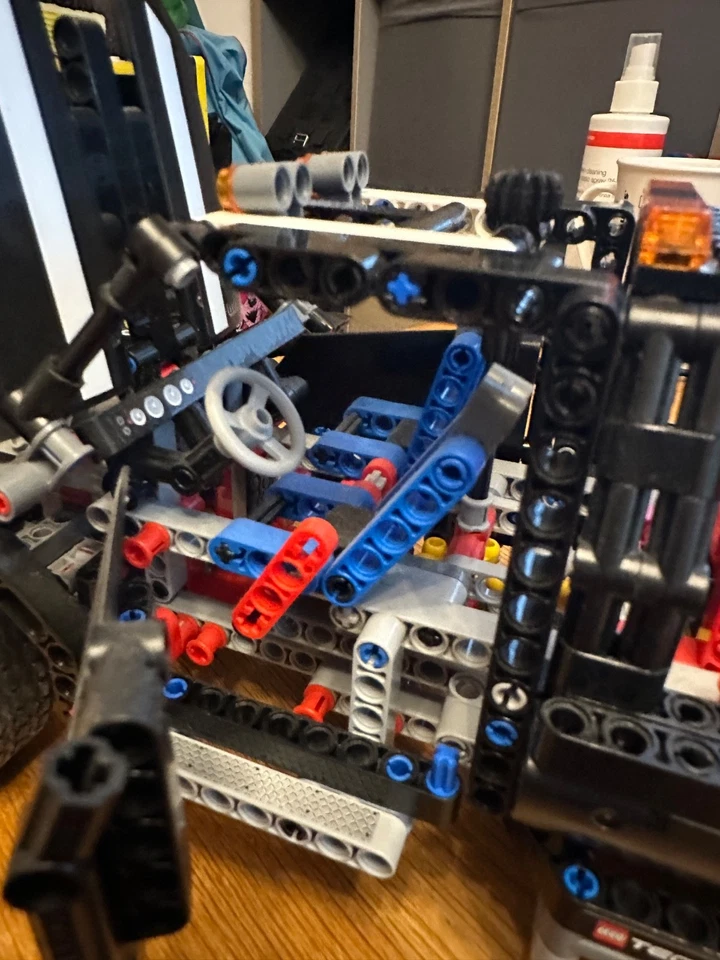 LEGO Technic 9395 Pick-Up Tow Truck, photo 3 of 4