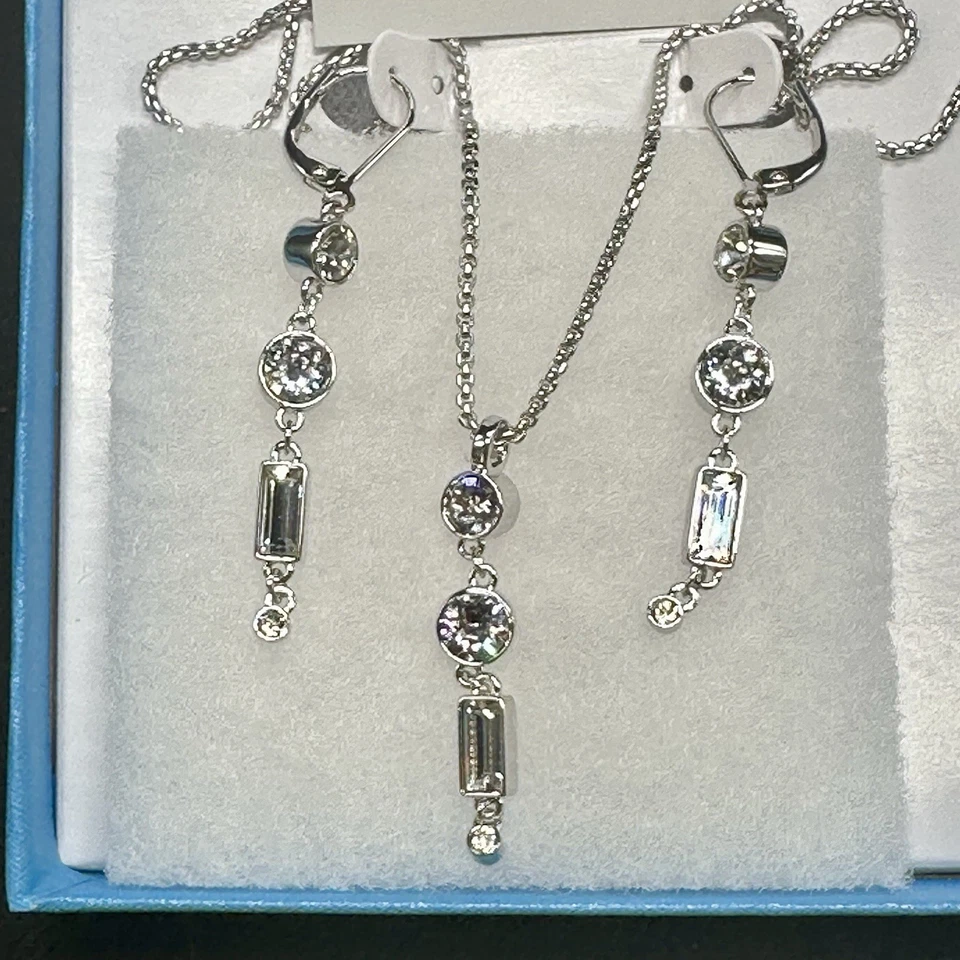 Impresionantes pendientes y collar dúo de cristal de piedra de toque de Swarovski Pathway Y267Z Foto 3 de 4