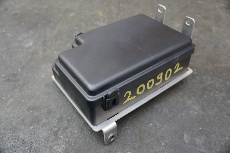 Conjunto de caja de fusibles trasera Ad43-14a073-ac OEM Aston Martin Rapide 2010 Foto 2 de 4