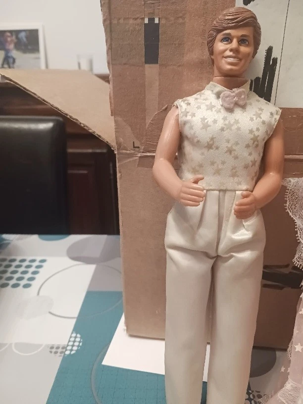 vends couple ken et barbie dream glow sans boîte avec leur tenue - Photo 2/3