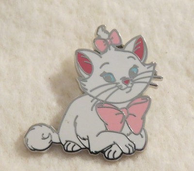 Disney Pin Marie Aristocats Laying Down Paws Crossed