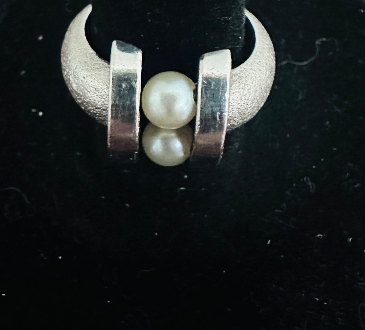 Sterling Silver Textured Ring with  Unique Tensio… - image 1