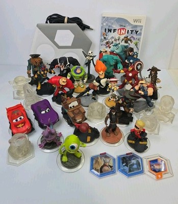 Disney Infinity Wii  30 figures plus game and portal base