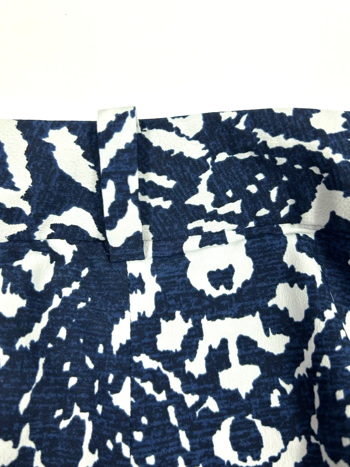 Lauren Ralph LRL Womens 4 Small Pleated Shorts Navy Blue White Print Pockets - Image 2 of 4