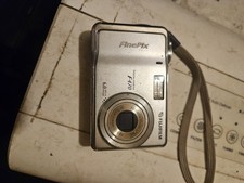 Fujifilm FinePix F470 Compact Digital Camera 6.0 MP 3x Zoom Autofocus Silver USB