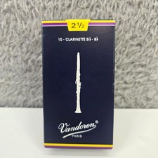 Vandoren Bb Clarinet Reeds Strength 2.5 Traditional - Box of 7 out of 10 READ
