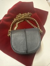 Mini bolso bandolera/hombro de cuero con cadena KARA Infinity Case en color negro