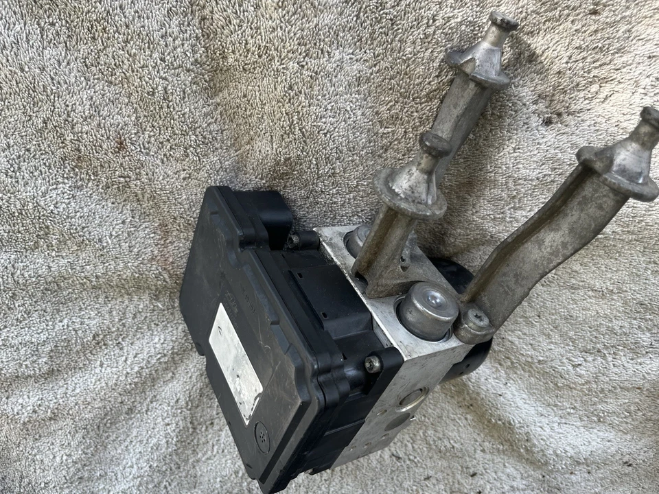 Dodge Charger Chrysler 300 Magnum 2005-2007 bomba y módulo ABS OEM P04788060AC Foto 3 de 4