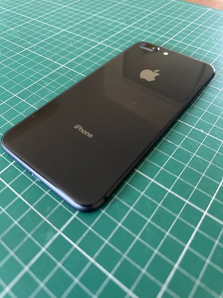 Capa traseira cinza espacial iPhone 8 Plus OEM completa com câmera grau A - Imagem 2 de 4