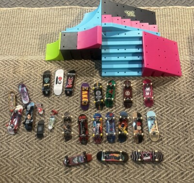 Tech Deck Finger Skateboard Toys Lot of 22 Boards Plus Ramps.