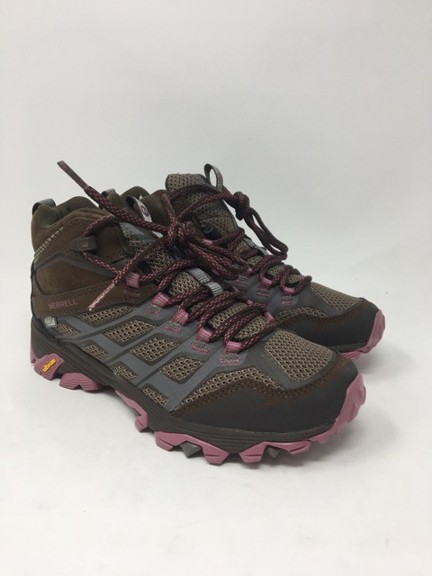 chaco hiking boots