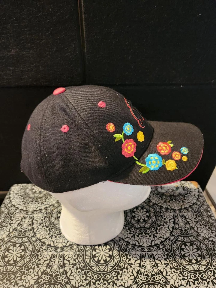 Gorra Princesa Negra y Rosa con Flores Bordadas Limpia Junior Correa Foto 3 de 4