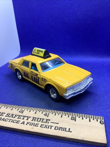 Vintage 1980er Jahre Majorette Chevrolet Impala gelb Taxi 1/41 Druckguss, blauer Innenraum