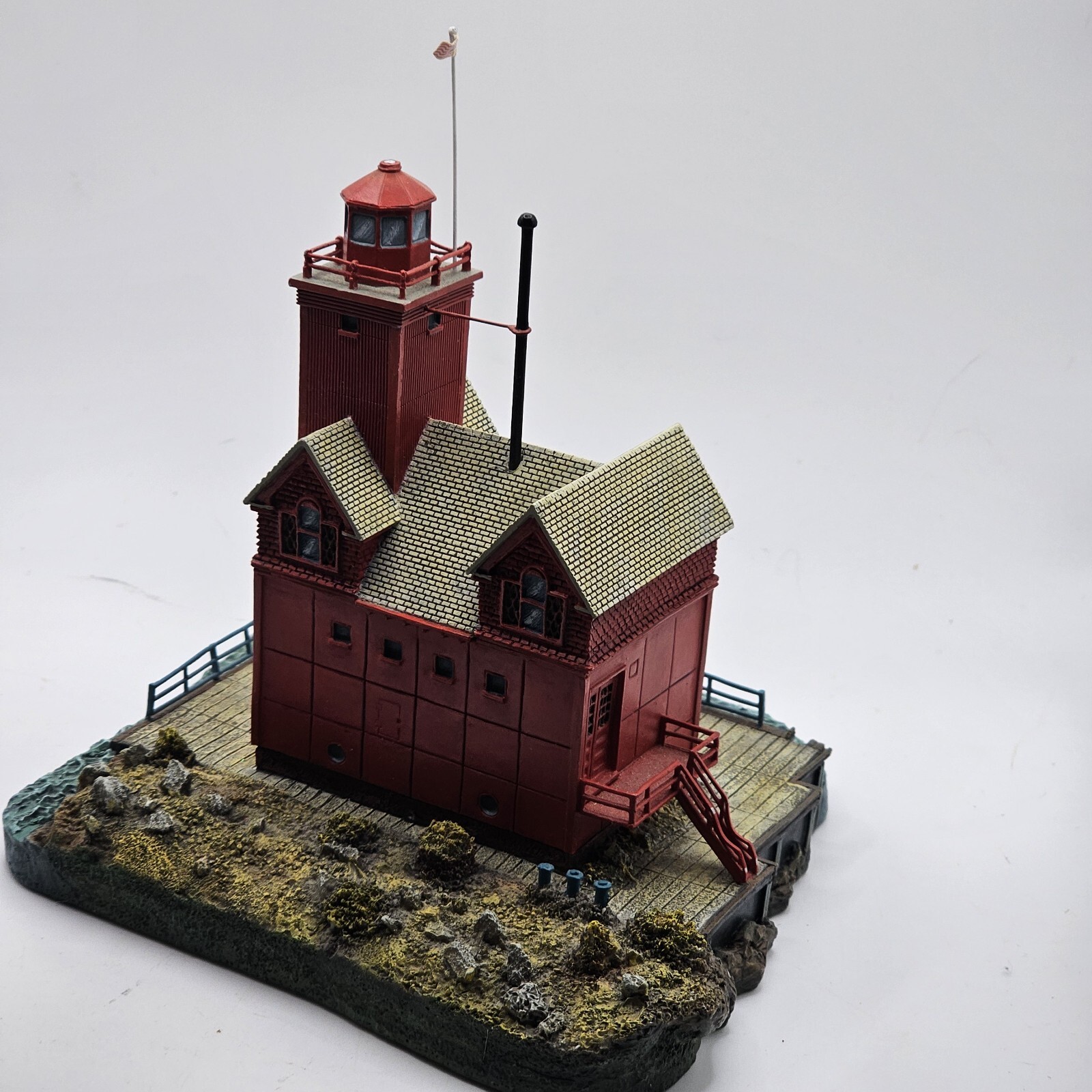 Holland Harbor Light House Danbury Mint Holland Michigan Sculpture