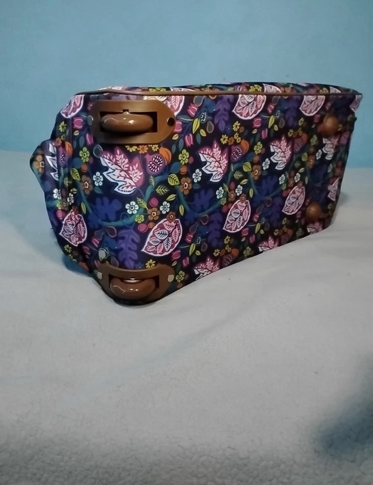 Bolsa de viaje Lily Bloom de 2 ruedas con ruedas rastrillándola en púrpura (nueva con etiquetas valor de $120) Foto 4 de 4
