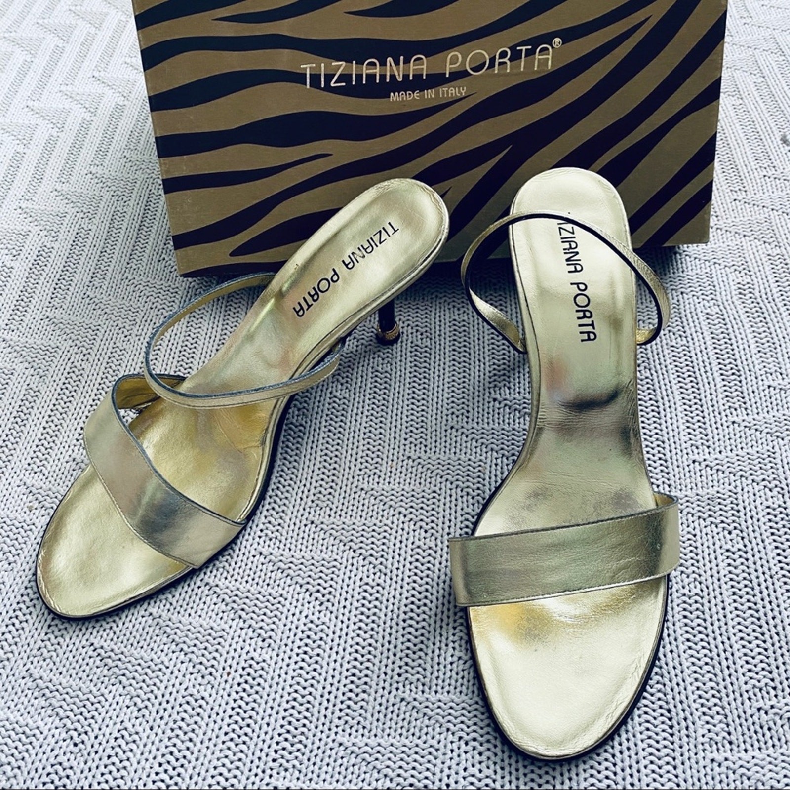 Sandalias de tacón Tiziana Porta metalizadas doradas