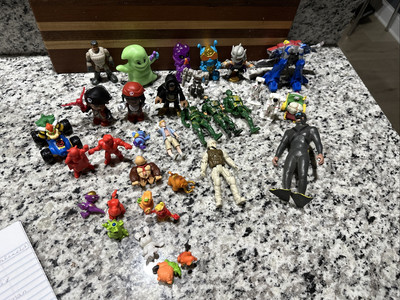 action figures mixed toy lot (33) Ninjago Astronaut Scuba Ghost Transformer