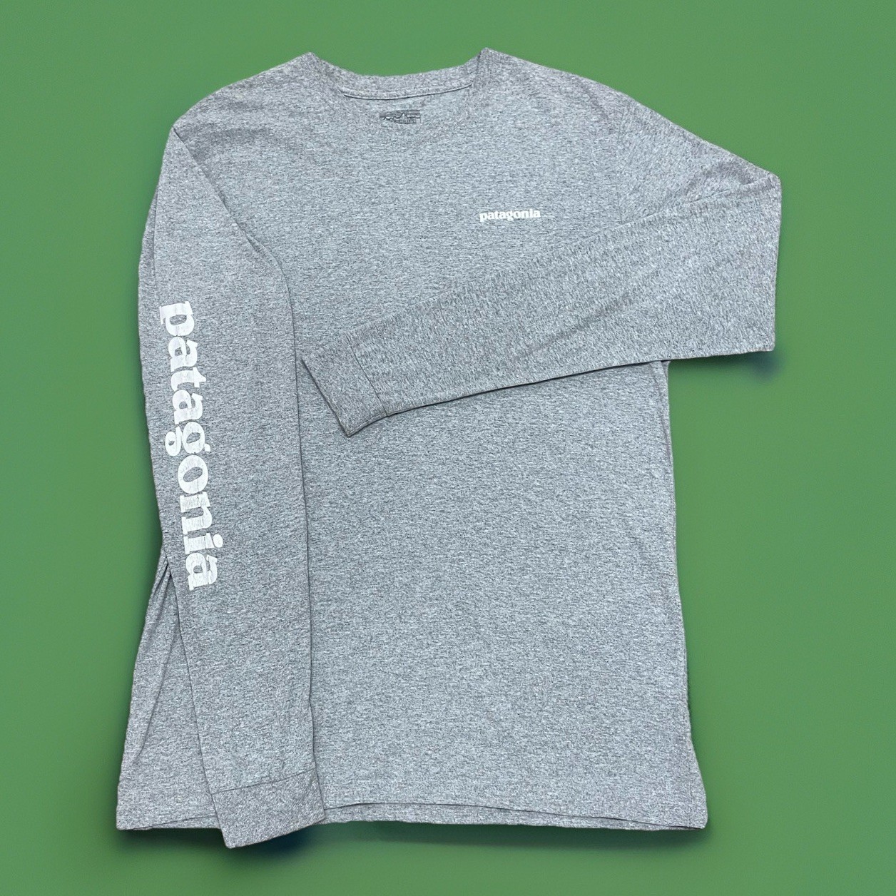 Camiseta Patagonia Responsibili Hombre’s Mediana Drifter Gris Manga Larga Logo