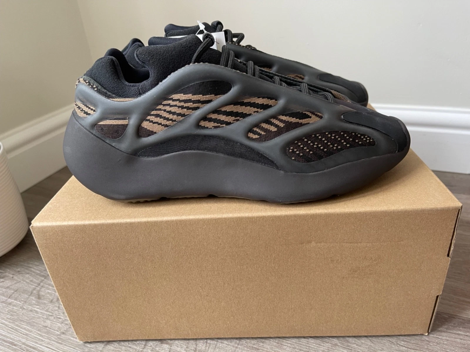 Adidas Yeezy 700 V3 Clay Brown UK 8.5 EU 42 2 3 nuove da uomo