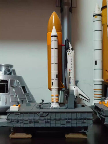 1/400 Space Shuttle Discovery mit Launcher Plattform bemalt Sammlung Modell - Bild 10 von 23