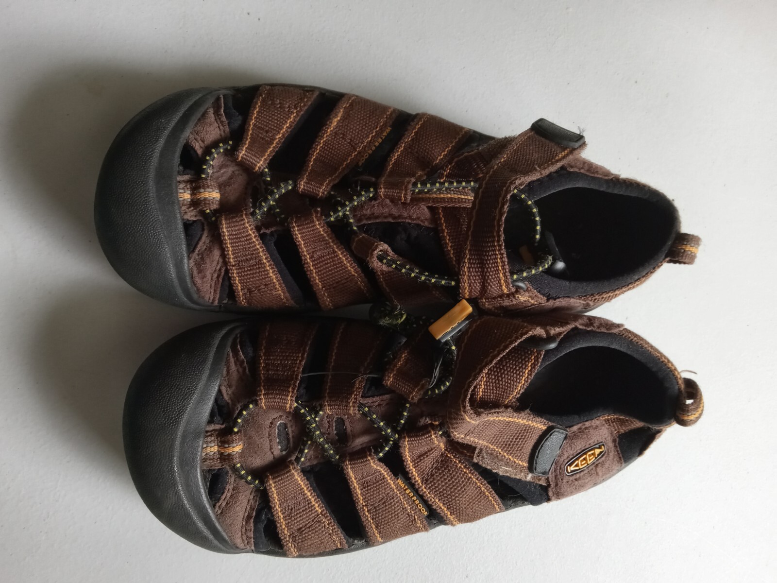 Sandali sportivi Keen Big per bambini impermeabili. Marrone Arancione