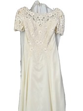 PC mary  s wedding dress size small  