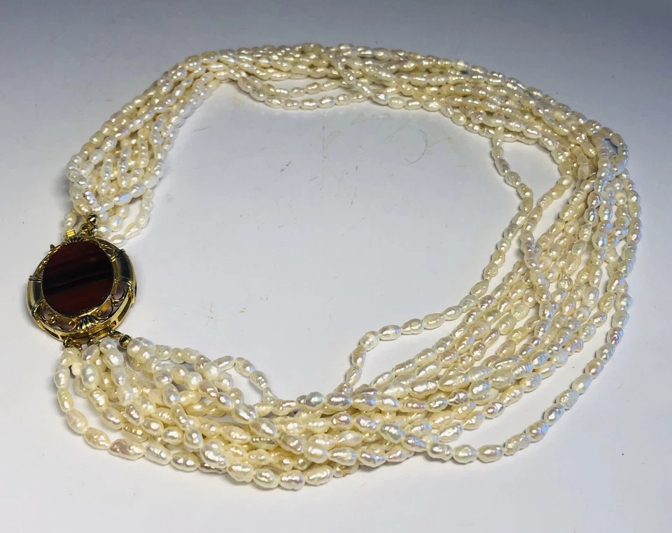 Collar vintage de perlas de varias hebras con cierre de oro de 14K y ágata 19"  Foto 4 de 4