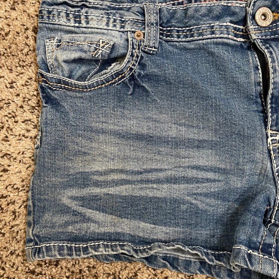 Shorts jeans Rue21 13/14 desgastado lavagem média bolsos enfeitados Y2K cintura baixa - Imagem 2 de 4