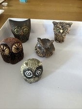 eulen konvolut steingut/ton o.&auml; 7-9 cm h&ouml;he. sehr guter zustand. 5 St&uuml;ck