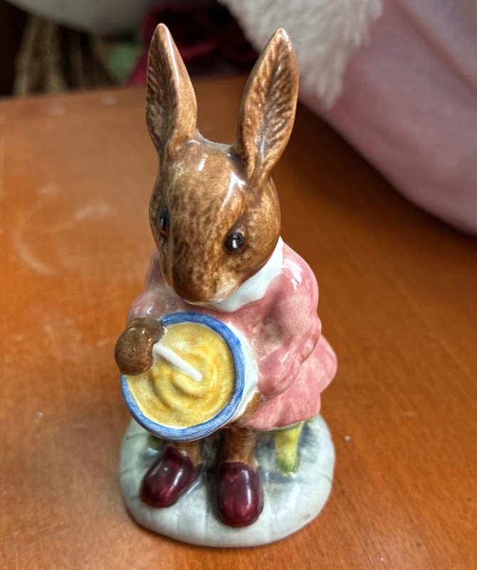 Vintage Bunnykins Royal Doulton Figurine Mothers Helper