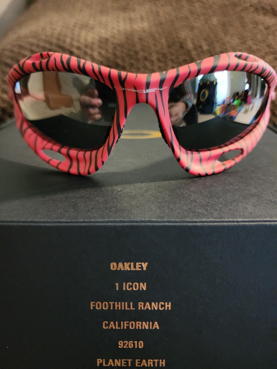 BNWT Oakley MUZM Racing Jacket Red Tiger Sunglasses #265/375
