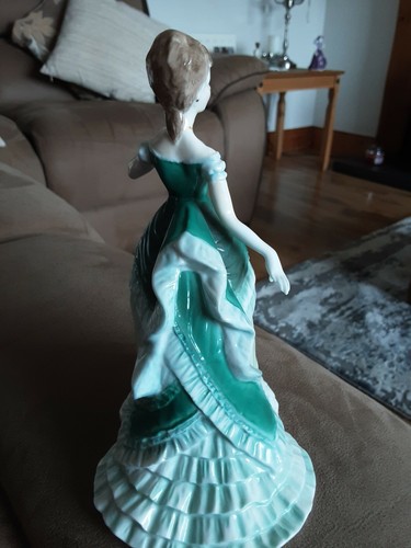 Vintage 1981 Royal Worcester Belle of the Ball Figur selten grünes Kleid - Bild 2 von 3