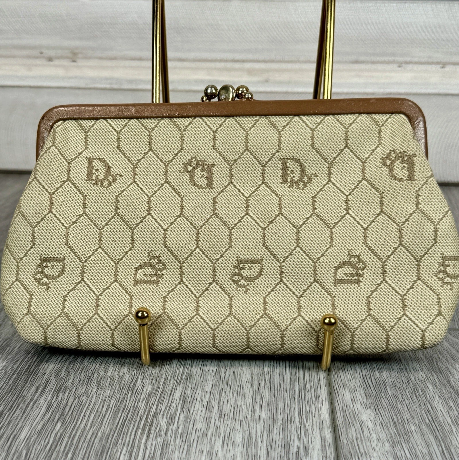 Pochette Christian Dior vintage nid d'abeille double poche dorée serrure à baisers excellent état