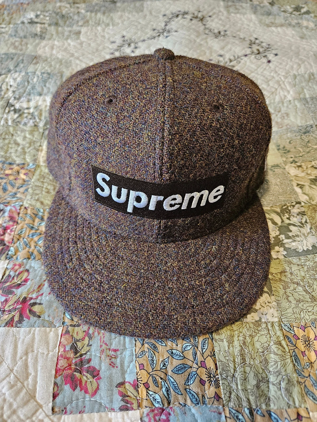 Supreme early 00, Maybe 90s ? Boîte New Era logo Bogo laine marron 7 3/8