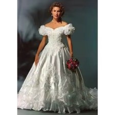 History Fashion Princess Wedding Dresses Off Shoulder Ruffles Lace AppliqueGown