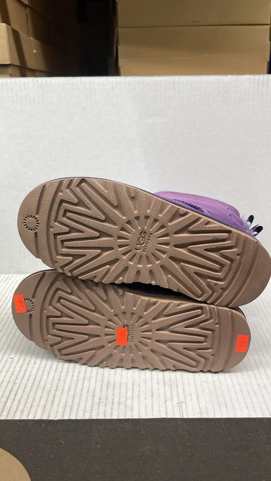 UGG K Bailey Botas con Arco Niños Talla 4 Clásicas Piel de Oveja Acogedoras Cálidas Invierno Niños Zapatos Foto 3 de 3