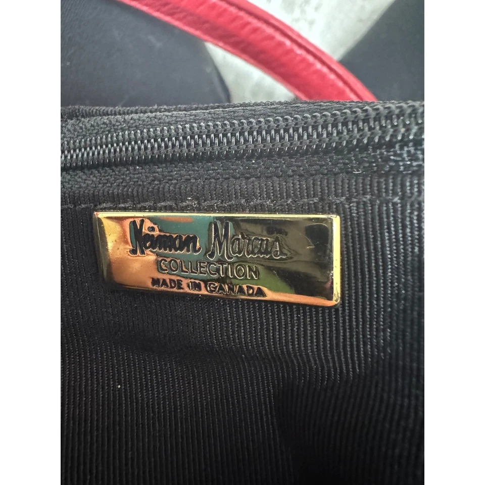 Bolso de Mano Colección Neiman Marcus Cuero de Vaca Borde Cuero Rojo Hecho en Canadá De Colección Foto 4 de 4