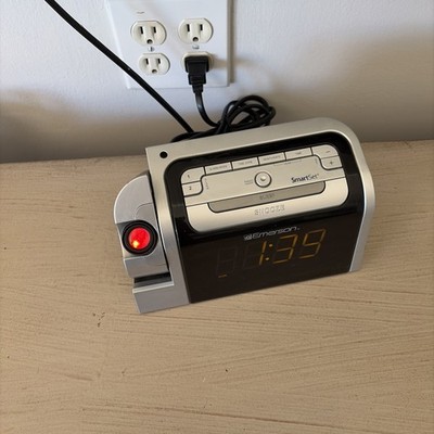 Emerson Research SmartSet CKS3518 Alarm Clock AM/FM Radio Time Projector WORKS!