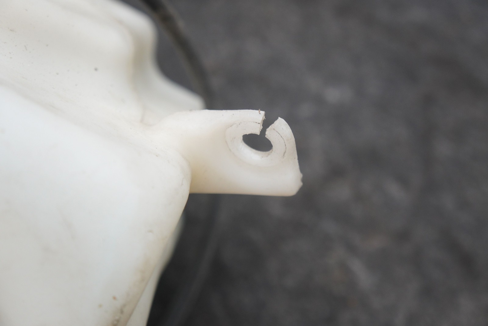 Windshield Washer Bottle Tank Reservoir Aston Martin V8 Vantage 2006-16 *Note*