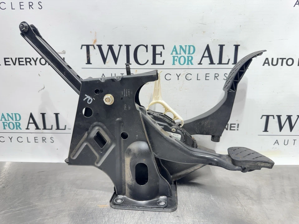 1999-2005 Volkswagen Golf Diesel 1.9L Manual Pedal 1J1 721 111C OEM - Image 4 of 4