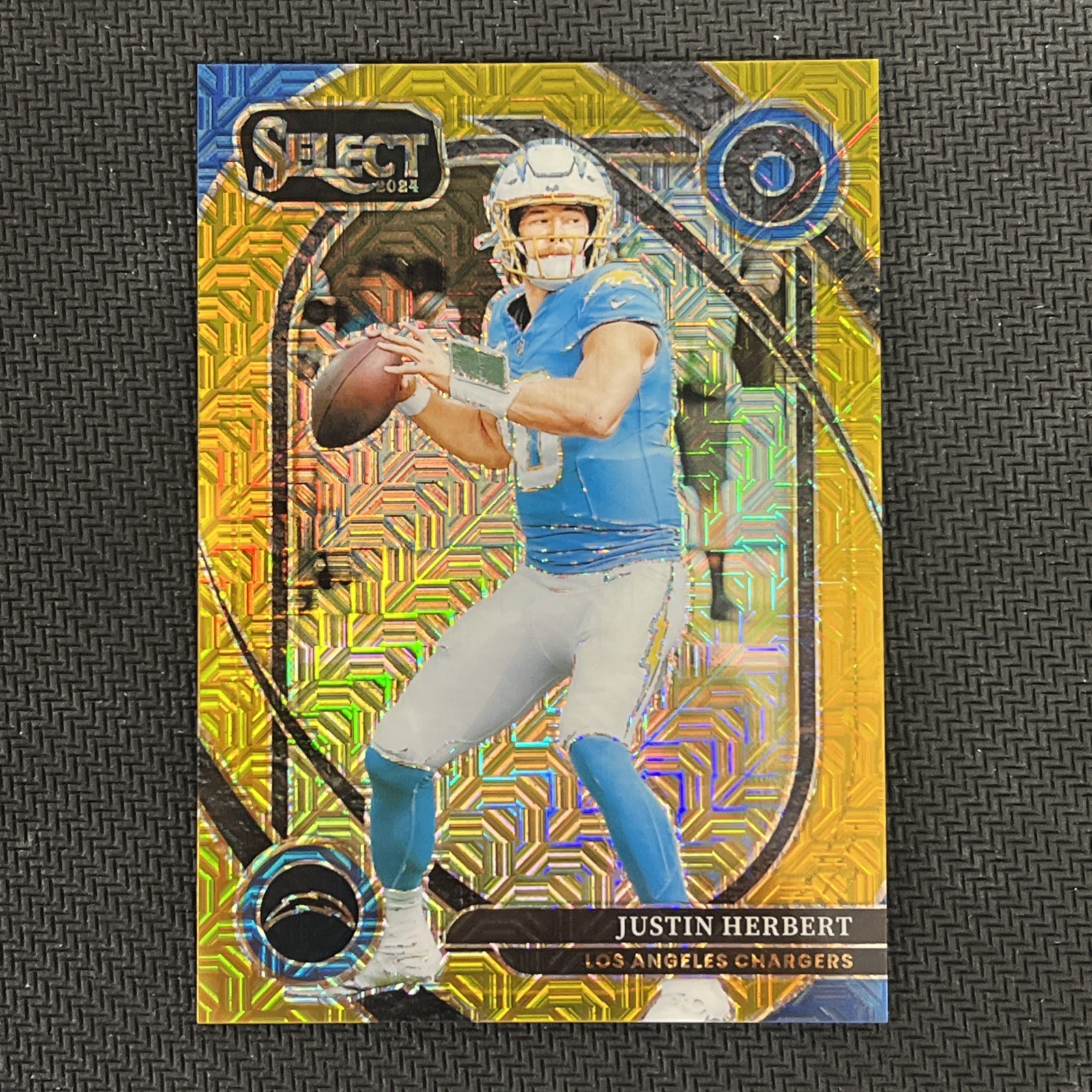 JUSTIN HERBERT Gold Prizm Mojo 2/10 Club Level 2024 Panini Select Football #232