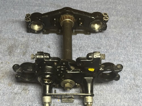 82 Kawasaki KZ1100 D KZ 1100 Spectre triple tree front forks shock mount clamp