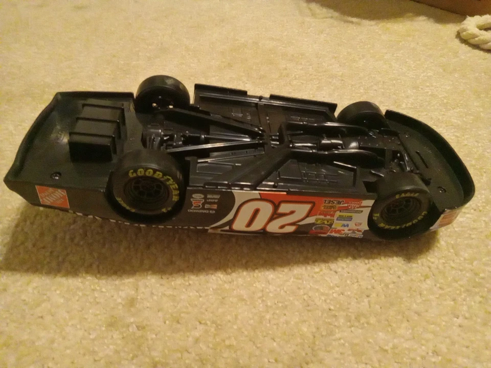 RARO CÍRCULO DE GANADORES ESCALA 1/18 PINTURA INVERTIDA HOME DEPOT #20 TONY STEWART  Foto 2 de 4