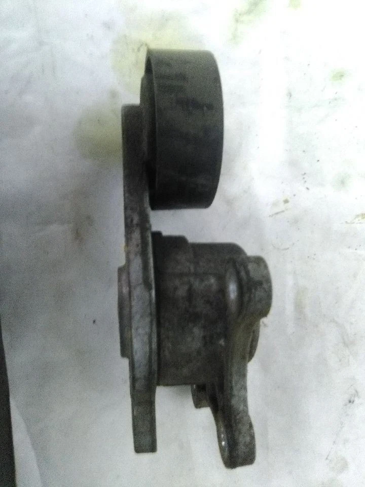 Ford Explorer 2017 tensor de cinturón Foto 2 de 4